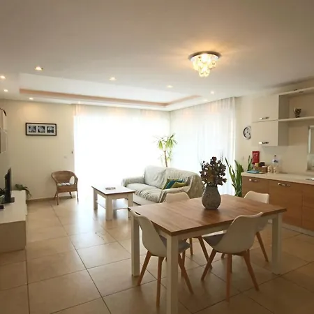 Summer Breeze דירה