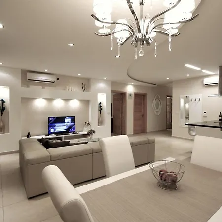 Summer Breeze Apartment *